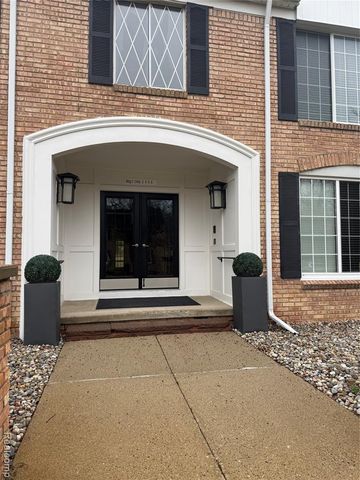 150 E Long Lake Road, Bloomfield Hills, MI 48304