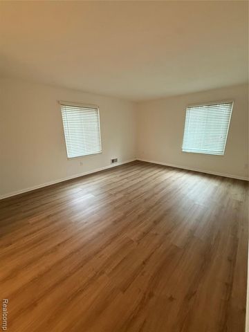 150 E Long Lake Road, Bloomfield Hills, MI 48304