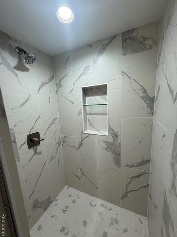 150 E Long Lake Road, Bloomfield Hills, MI 48304