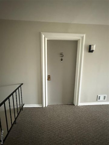 150 E Long Lake Road, Bloomfield Hills, MI 48304