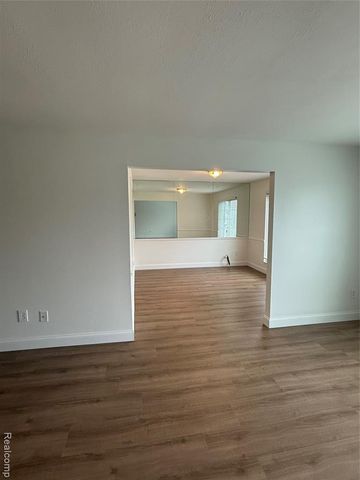 150 E Long Lake Road, Bloomfield Hills, MI 48304