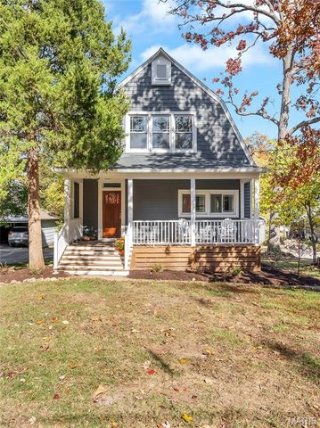 633 N Forest Avenue, Webster Groves, MO 63119