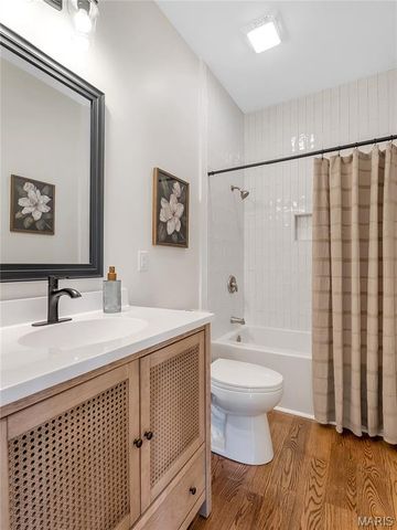 633 N Forest Avenue, Webster Groves, MO 63119