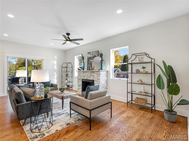 633 N Forest Avenue, Webster Groves, MO 63119