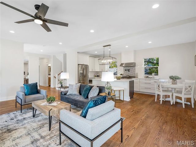 633 N Forest Avenue, Webster Groves, MO 63119