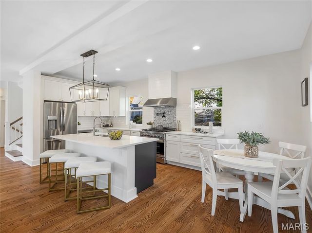 633 N Forest Avenue, Webster Groves, MO 63119