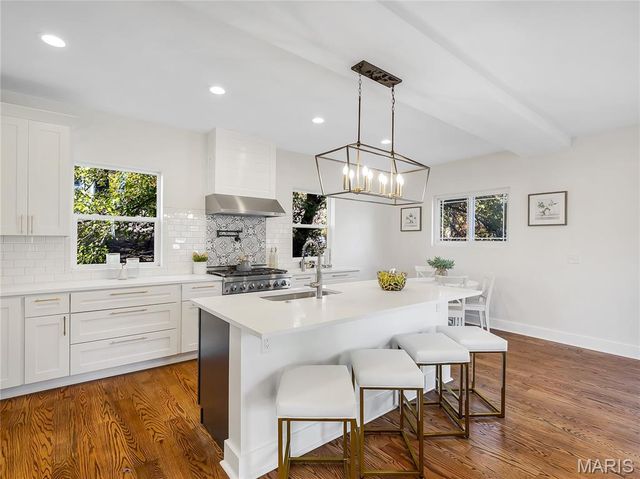 633 N Forest Avenue, Webster Groves, MO 63119