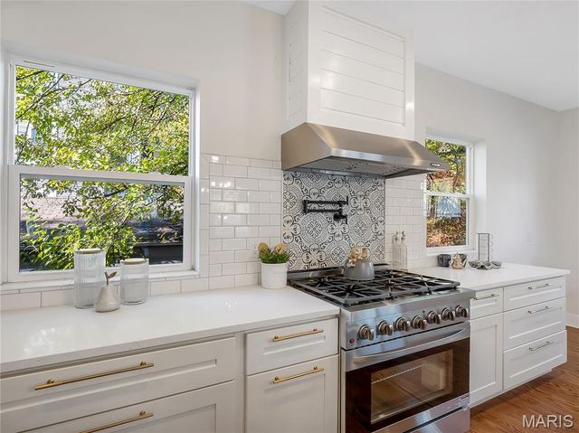 633 N Forest Avenue, Webster Groves, MO 63119