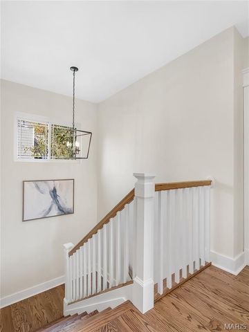 633 N Forest Avenue, Webster Groves, MO 63119