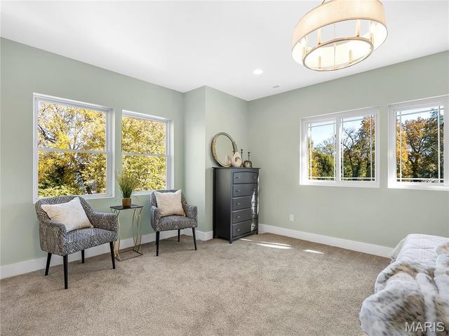 633 N Forest Avenue, Webster Groves, MO 63119