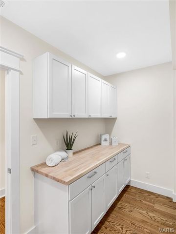 633 N Forest Avenue, Webster Groves, MO 63119