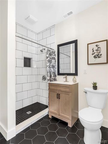 633 N Forest Avenue, Webster Groves, MO 63119