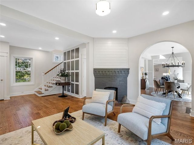 633 N Forest Avenue, Webster Groves, MO 63119