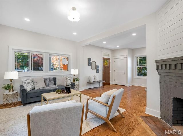 633 N Forest Avenue, Webster Groves, MO 63119