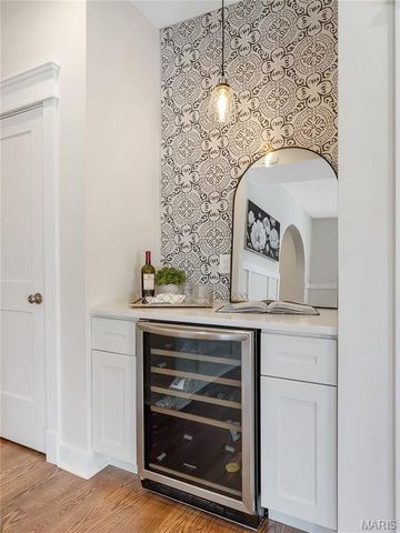 633 N Forest Avenue, Webster Groves, MO 63119