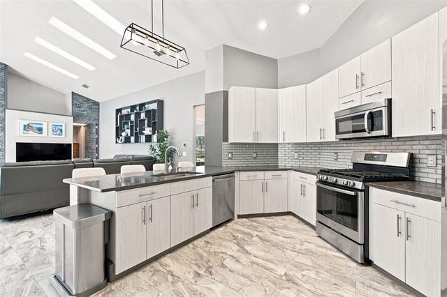 16018 WILMINGTON PLACE, Tampa, FL 33647