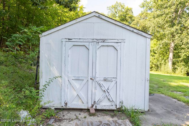9412 3rd Street Rd, Louisville, KY 40272