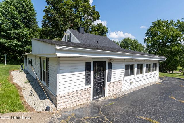 9412 3rd Street Rd, Louisville, KY 40272