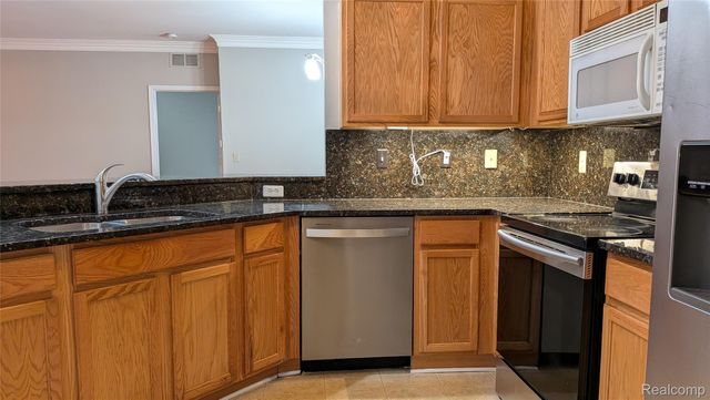 15286 CORNELL Drive, Clinton Charter Township, MI 48038