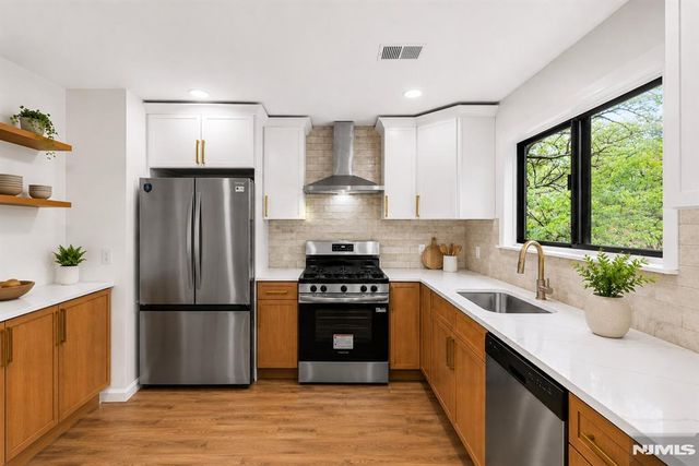 261 Sunset Key, Secaucus, NJ 07094