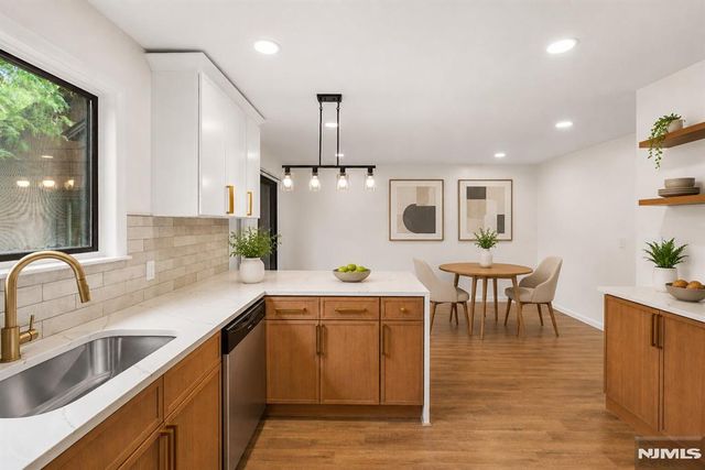 261 Sunset Key, Secaucus, NJ 07094