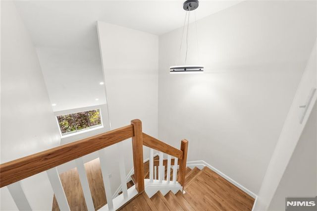261 Sunset Key, Secaucus, NJ 07094