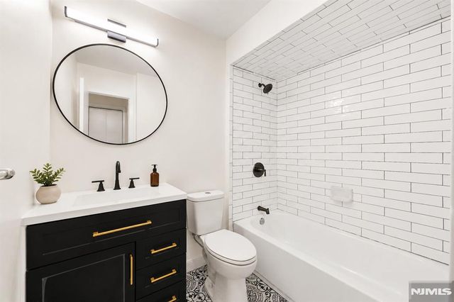 261 Sunset Key, Secaucus, NJ 07094