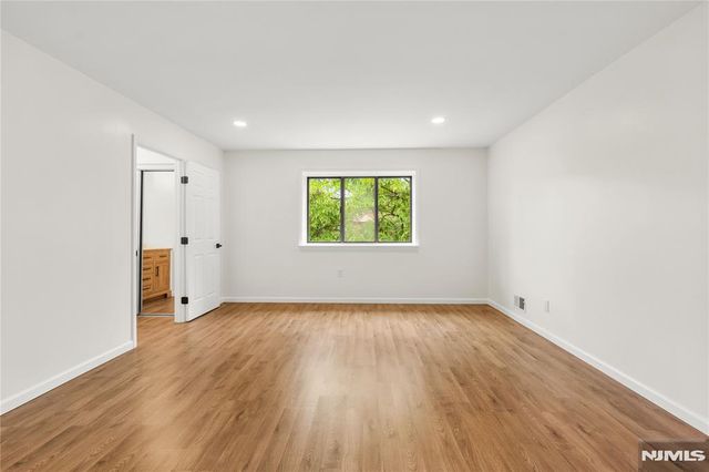 261 Sunset Key, Secaucus, NJ 07094