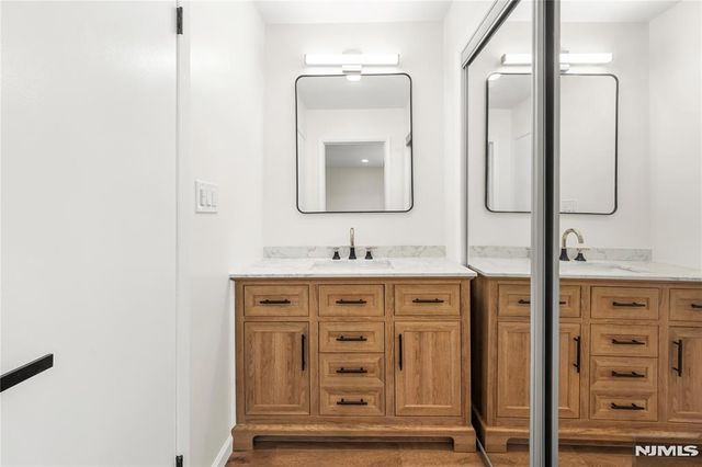 261 Sunset Key, Secaucus, NJ 07094