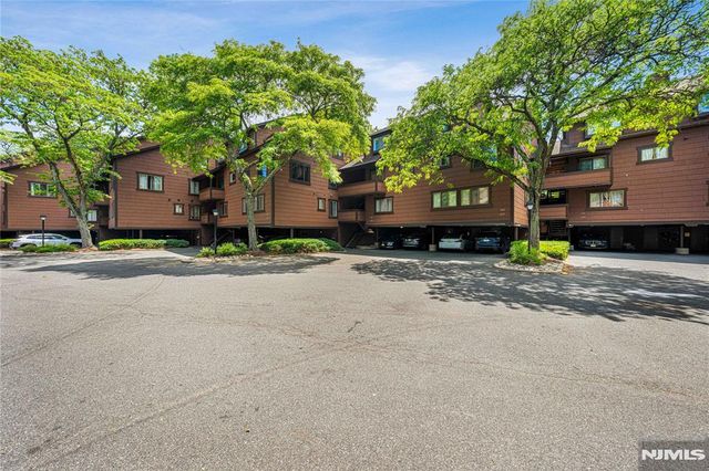 261 Sunset Key, Secaucus, NJ 07094