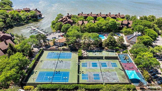 261 Sunset Key, Secaucus, NJ 07094