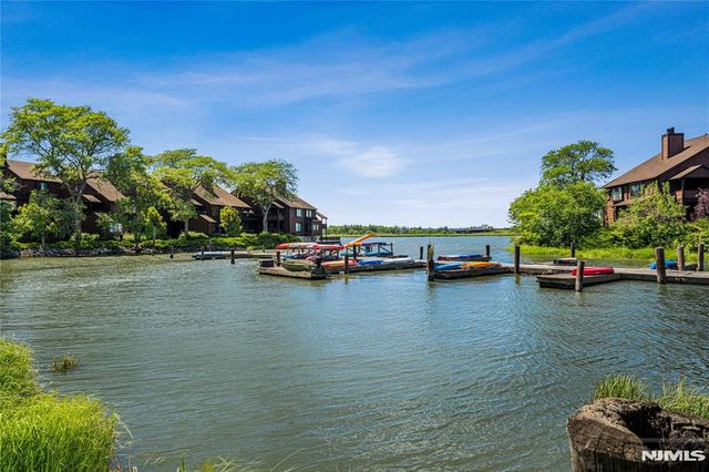 261 Sunset Key, Secaucus, NJ 07094