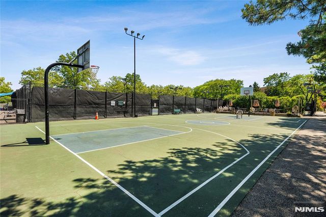 261 Sunset Key, Secaucus, NJ 07094
