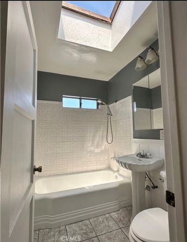 422 E 18th Street, Costa Mesa, CA 92627