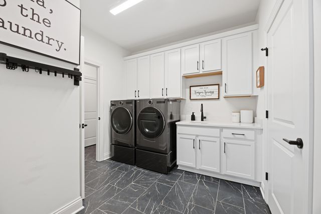 131 Glenshire Court, Granville, OH 43023