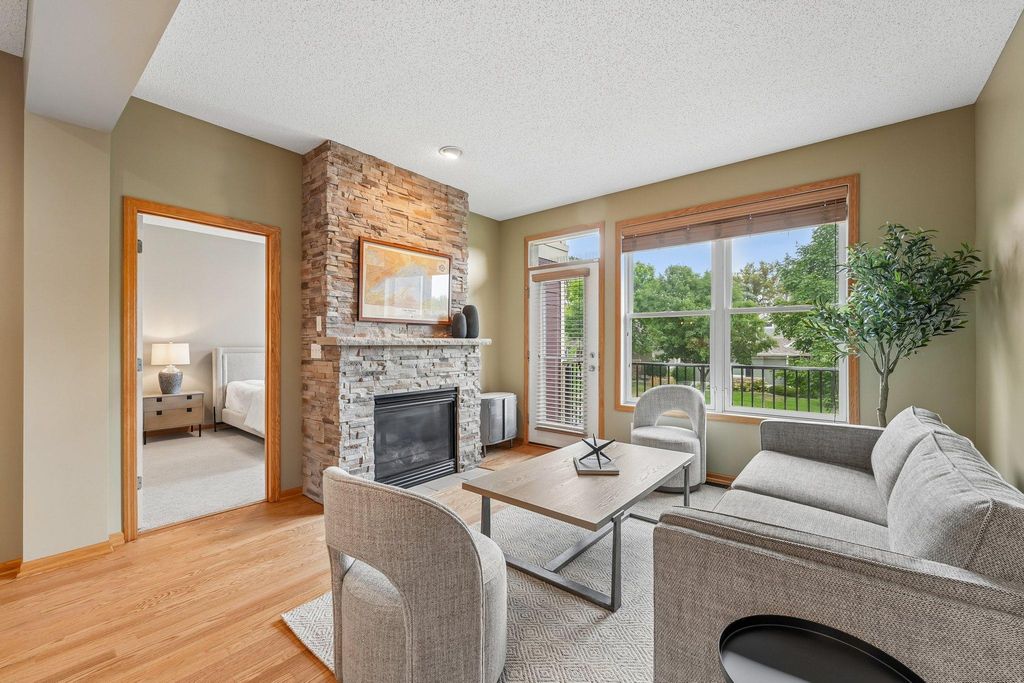 10733 Falling Water Lane B, Woodbury, MN 55129 — photo 2