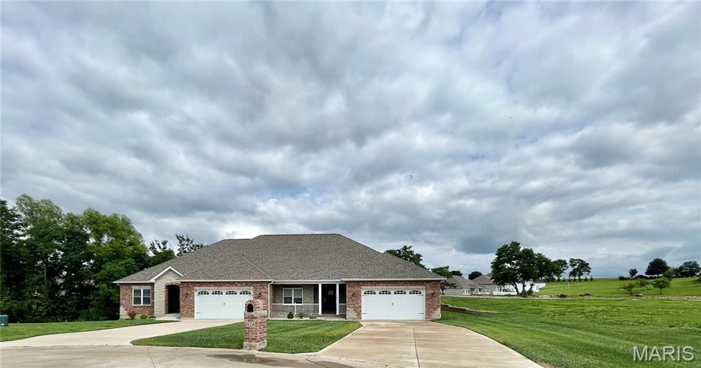 826 Destiny Drive, Villa Ridge, MO 63089