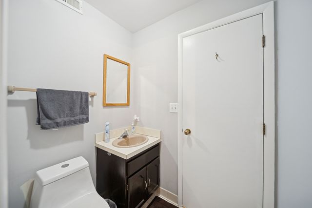 6337 Roosevelt Road 308, Berwyn, IL 60402