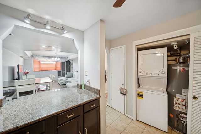 6337 Roosevelt Road 308, Berwyn, IL 60402