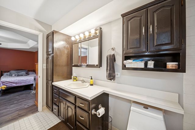 6337 Roosevelt Road 308, Berwyn, IL 60402