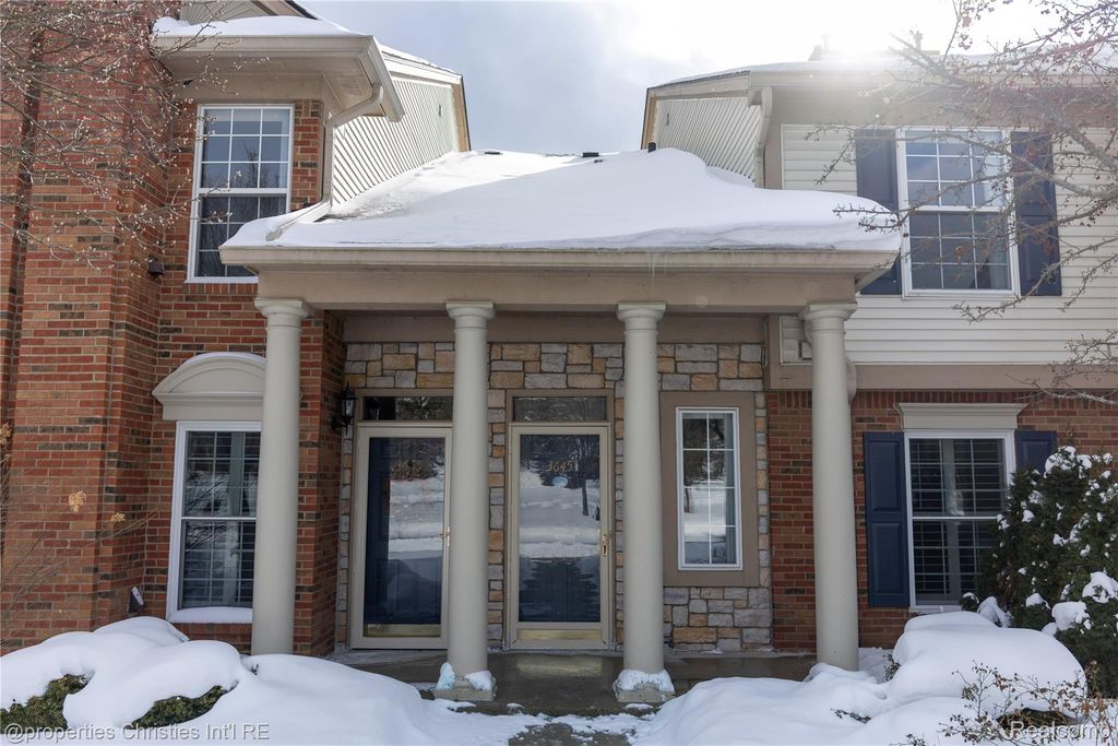 3645 Oakmonte Boulevard, Oakland Charter Township, MI 48306