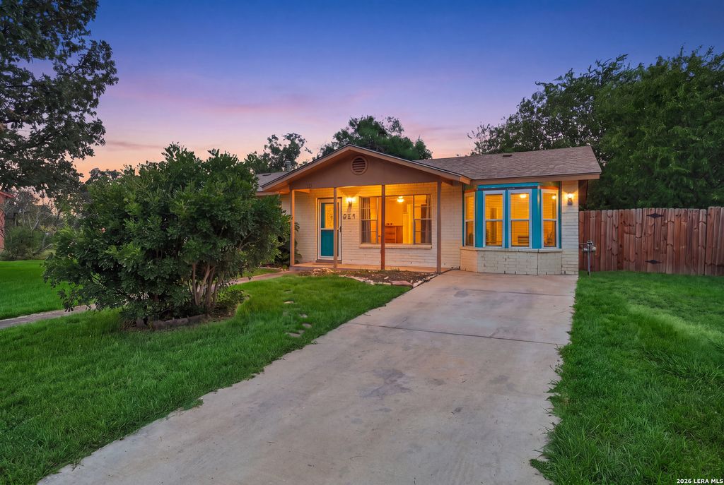 301 ANN DR, Converse, TX 78109
