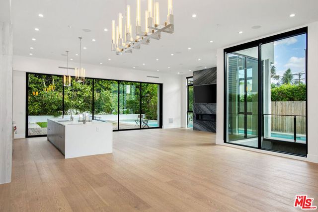 444 N Laurel Avenue, Los Angeles, CA 90048