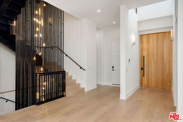 444 N Laurel Avenue, Los Angeles, CA 90048