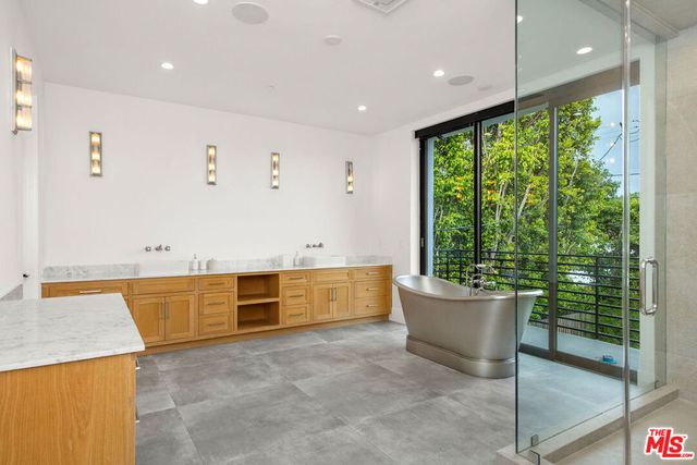 444 N Laurel Avenue, Los Angeles, CA 90048