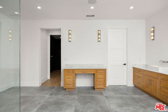 444 N Laurel Avenue, Los Angeles, CA 90048