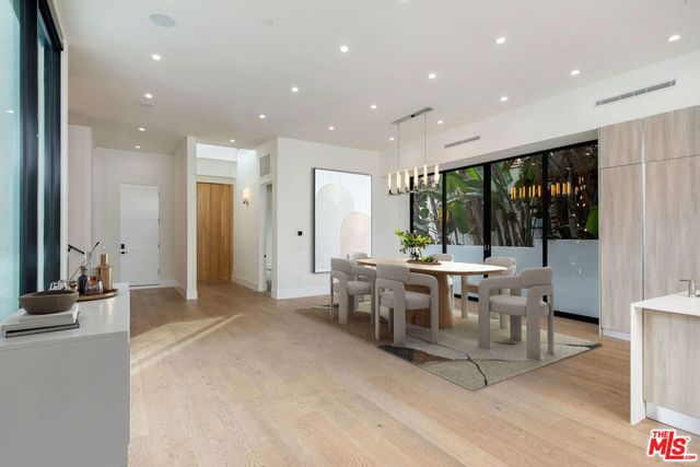 444 N Laurel Avenue, Los Angeles, CA 90048