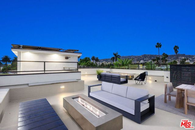 444 N Laurel Avenue, Los Angeles, CA 90048