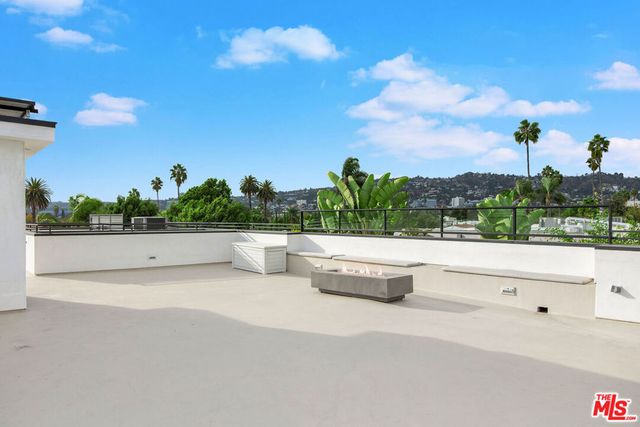 444 N Laurel Avenue, Los Angeles, CA 90048