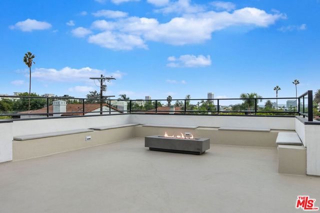 444 N Laurel Avenue, Los Angeles, CA 90048